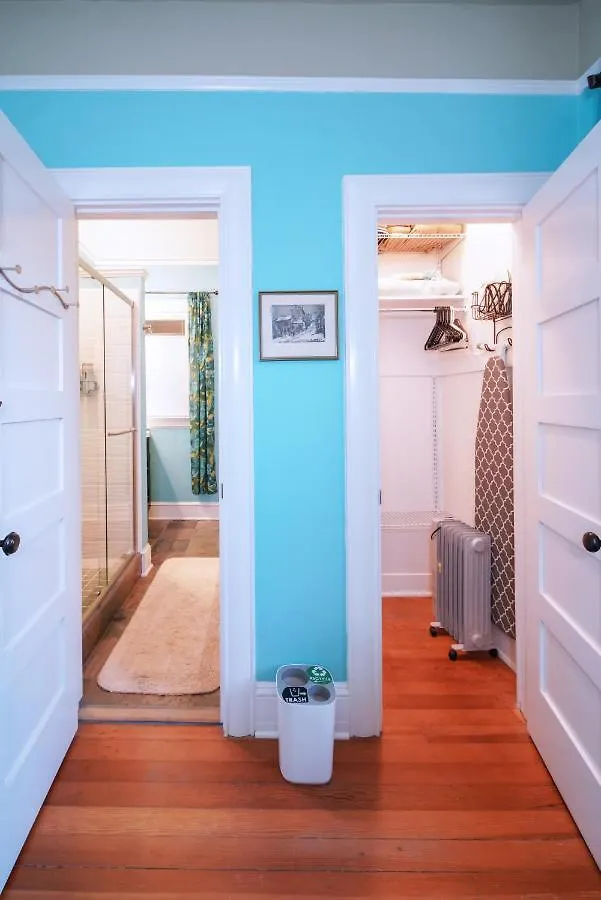 Apartment Secluded Patio Suite Right By All The Action Portland