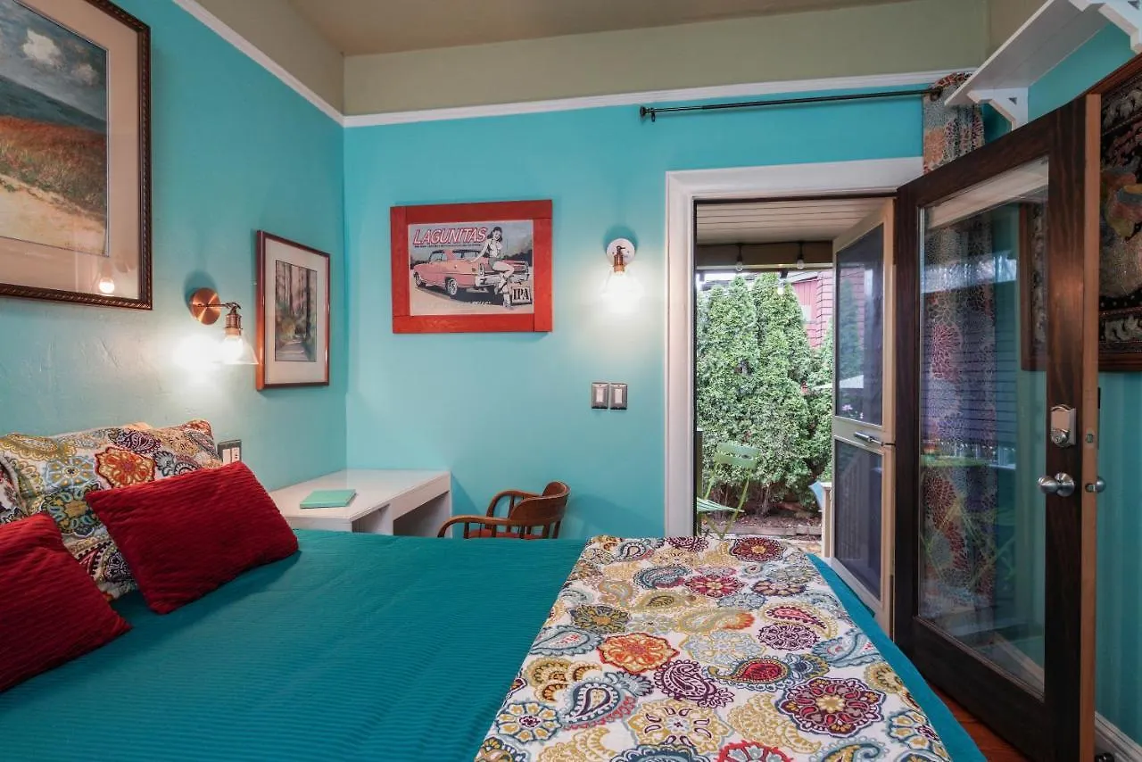 Secluded Patio Suite Right By All The Action Portland 0*,  United States
